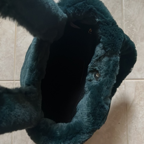 faux fur bag - Picture 3 of 4